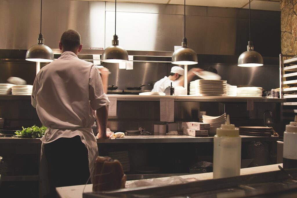 Kitchen Helper Jobs in Saint-Alphonse-de-Granby QC - Kitchen staff at work