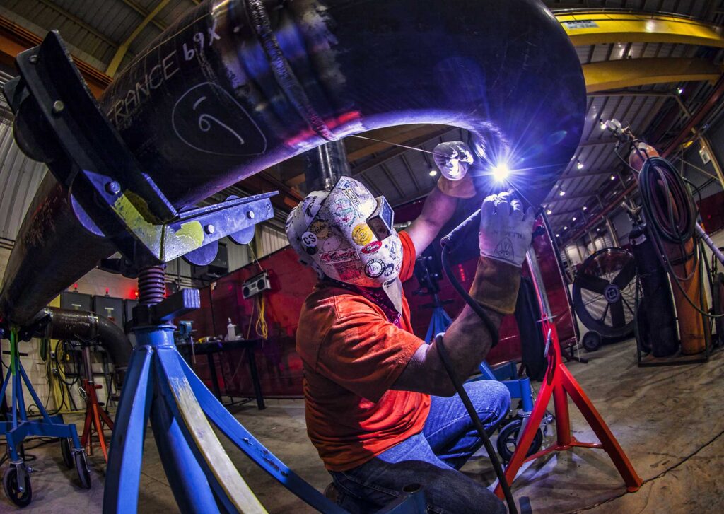 welder jobs in Notre-Dame-du-Nord - welder working on pipe