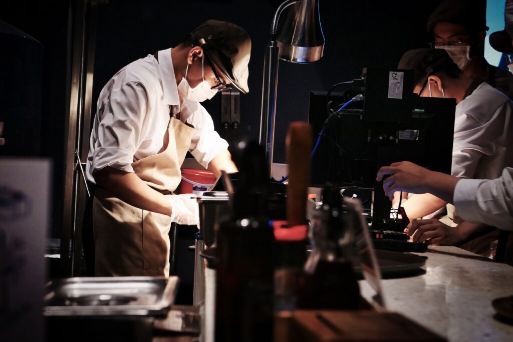 Food Services Manager jobs in Mississauga - chefs in restaurant kitchen